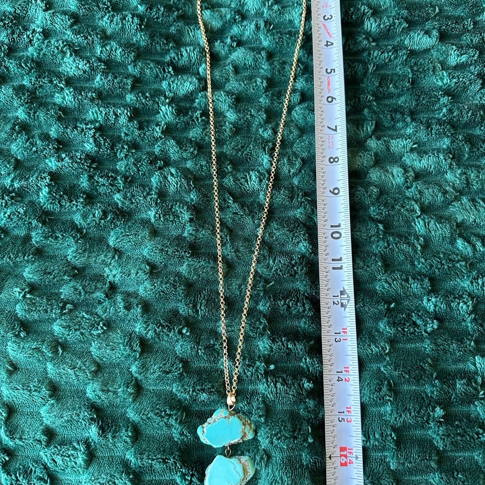 Elegant Gold and Turquoise Pendant Necklace